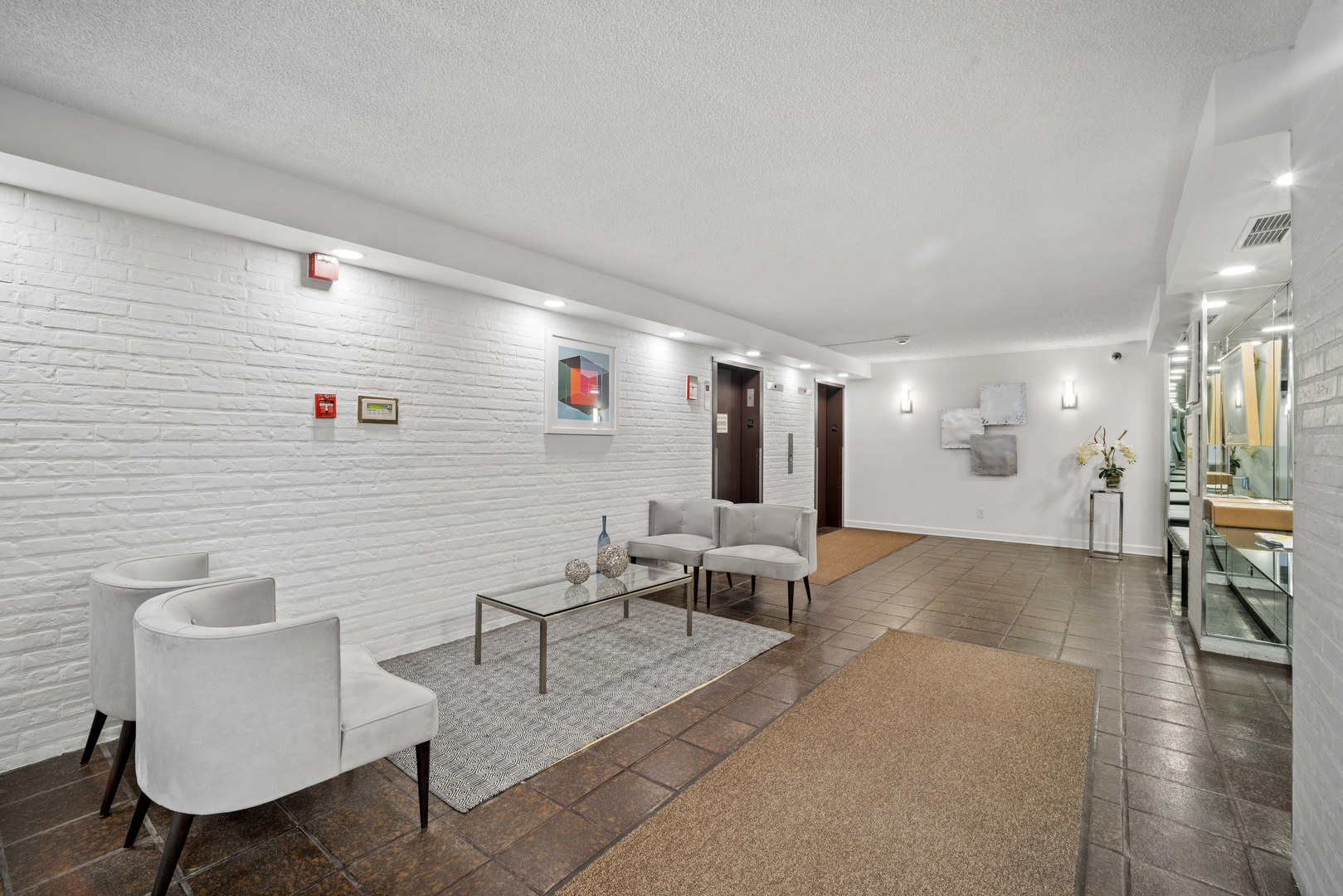 1671 Mission Hills Road 206