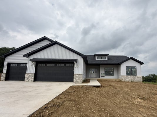7152 ALVIE LN, BETTENDORF, IA 52722 - Image e98084d7bfa2d4e1dfc18a94d23c02e6/410130573
