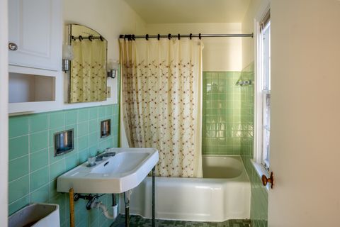 Tiny photo for 75 WILLIAMSBURG Road, Evanston, IL 60203 (MLS # 12533799)