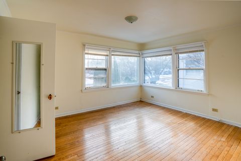 Tiny photo for 75 WILLIAMSBURG Road, Evanston, IL 60203 (MLS # 12533799)