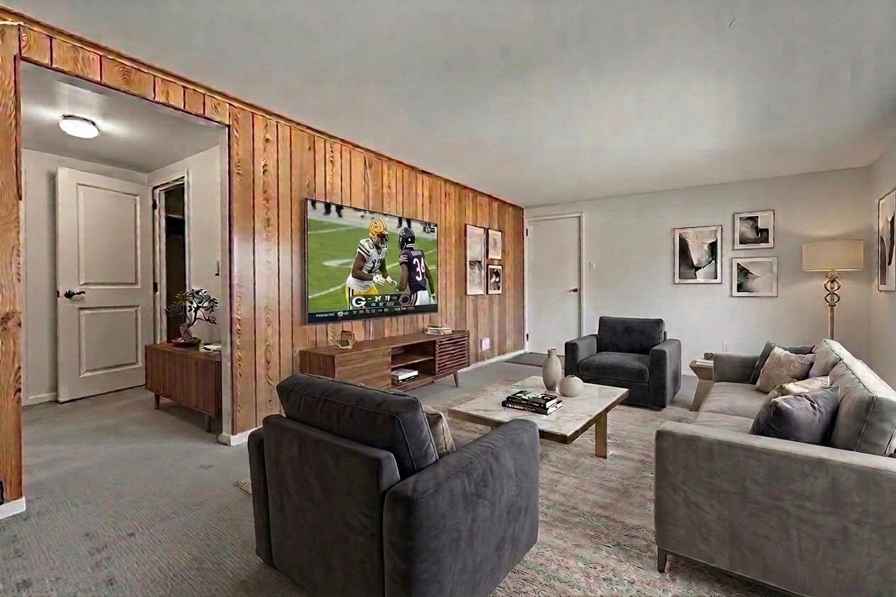 1323 E Rosita Drive