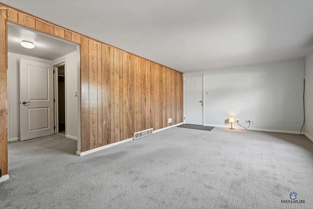 1323 E Rosita Drive