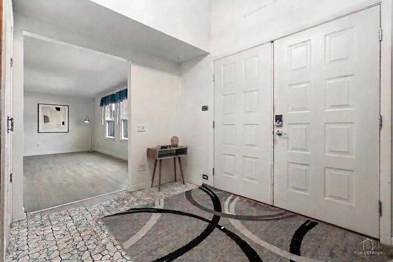 1323 E Rosita Drive