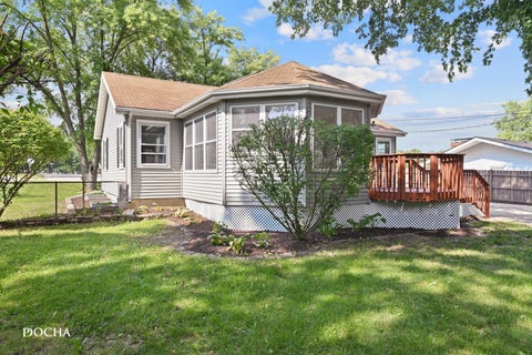 Tiny photo for 312 Oak Street, North Aurora, IL 60542 (MLS # 12737731)