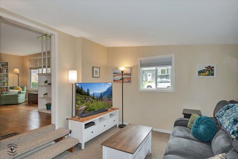 Tiny photo for 591 S Charlotte Street, Lombard, IL 60148 (MLS # 12612094)