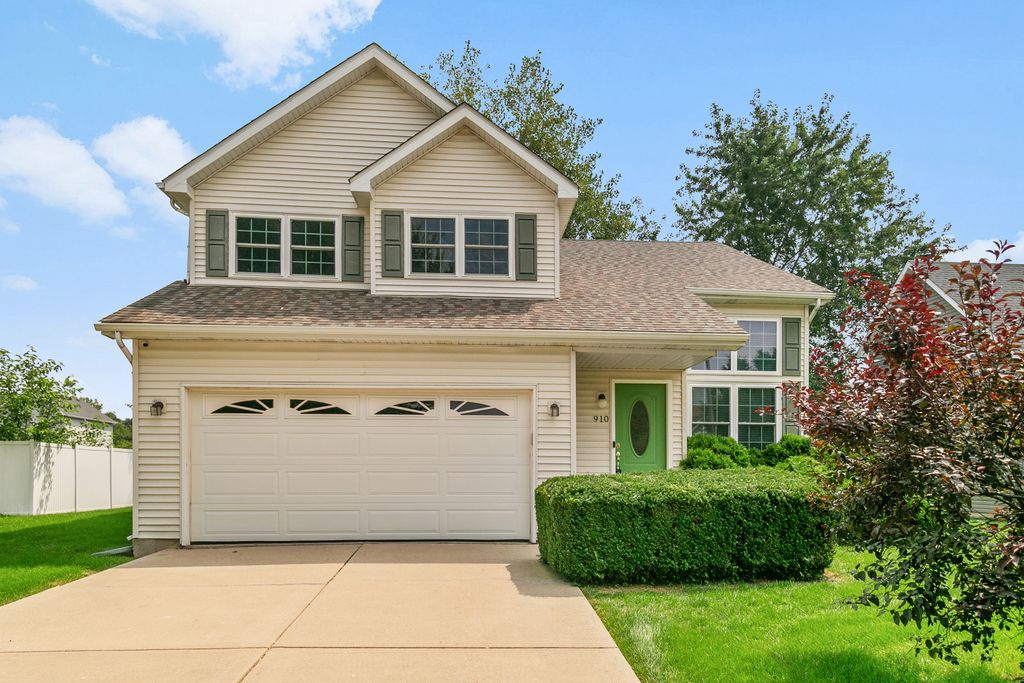 Photo for 910 Sudbury Drive, Joliet, IL 60435 (MLS # 12473728)