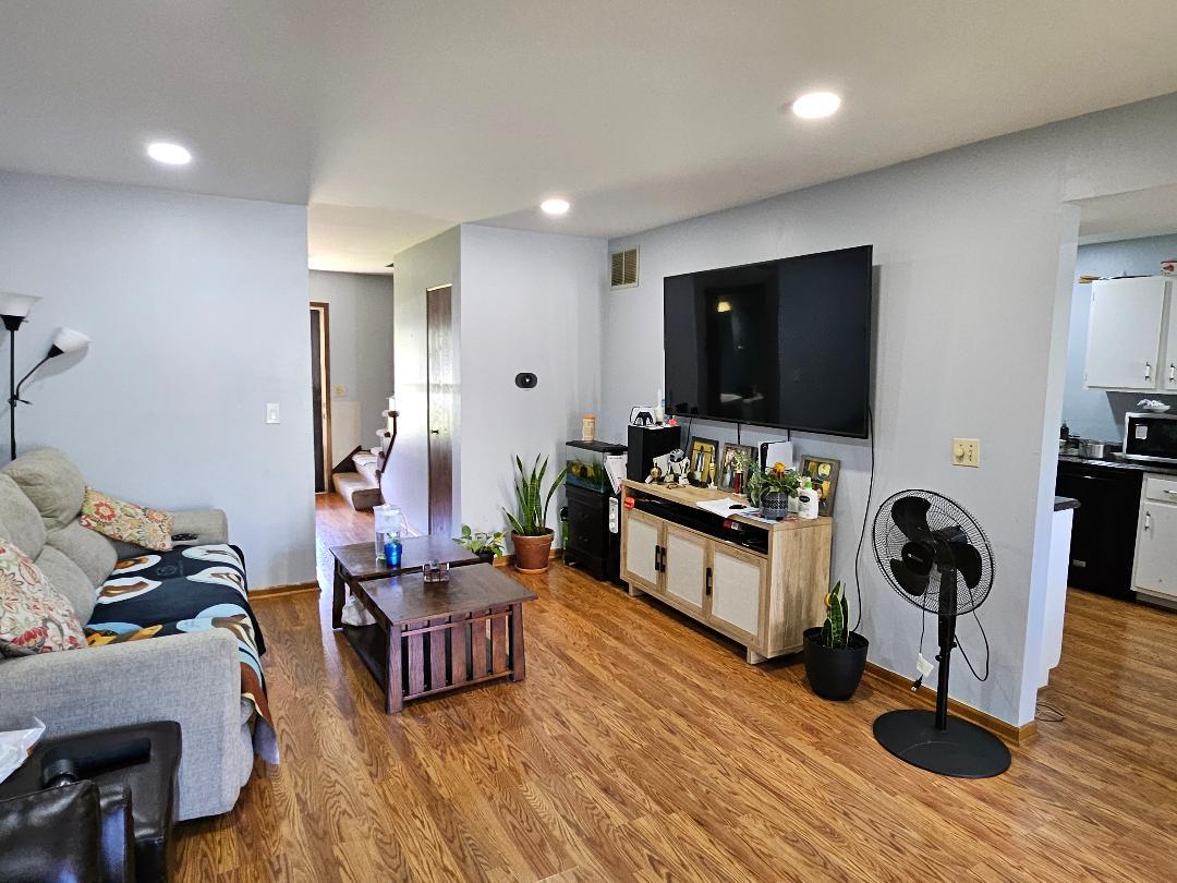 1762 De Forest Lane