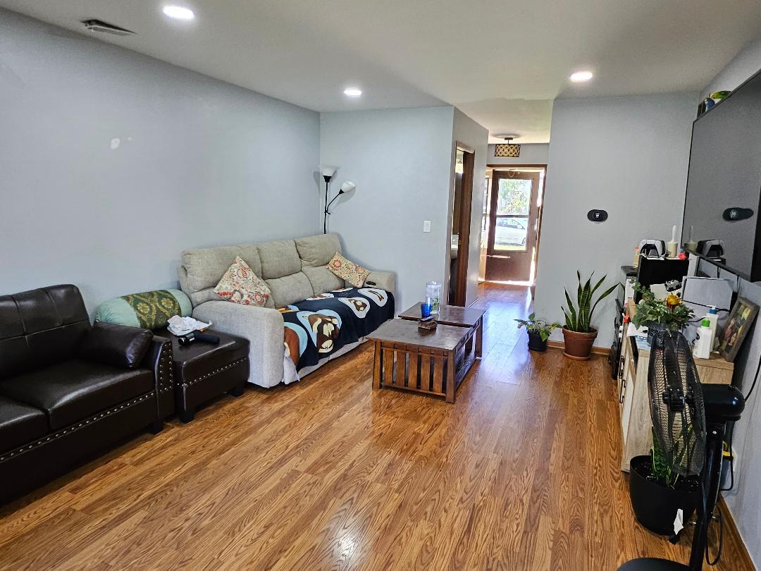 1762 De Forest Lane