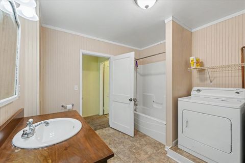 Tiny photo for 519 E Allen Street, Farmer City, IL 61842 (MLS # 12632097)
