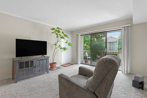 Tiny photo for 3256 Sanders Road #4E, Northbrook, IL 60062 (MLS # 12704004)