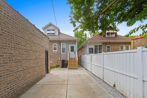 Tiny photo for 2416 W MORSE Avenue, Chicago, IL 60645 (MLS # 12587256)