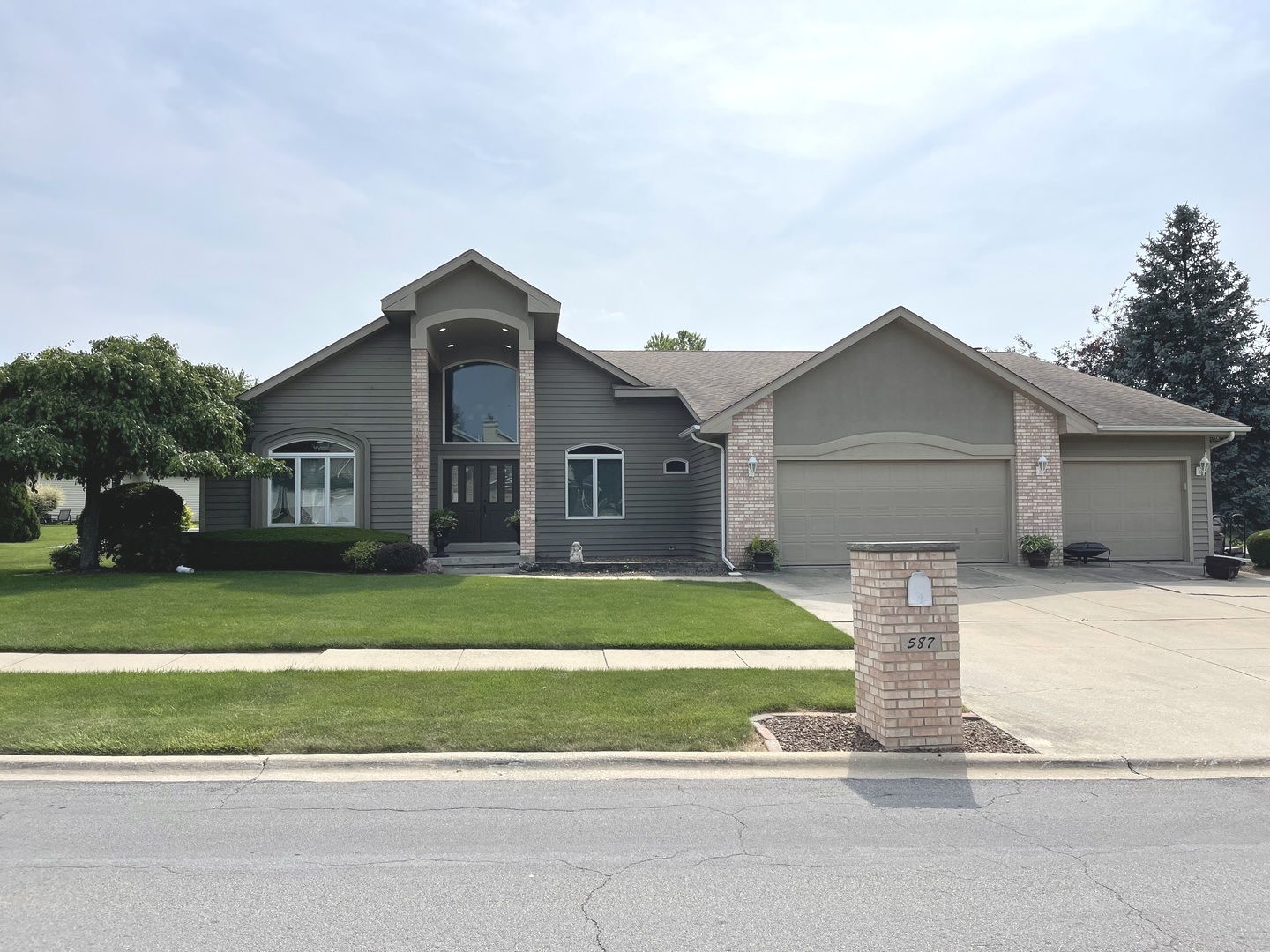 Bourbonnais, Illinois 60914, United States, 3 Bedrooms Bedrooms, ,3 BathroomsBathrooms,Residential,Active,153278