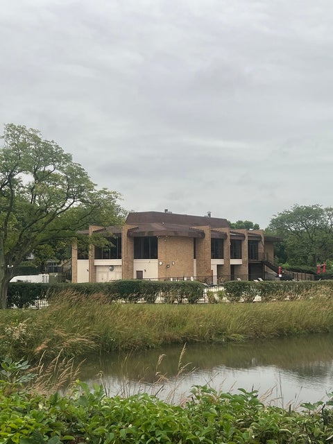 Tiny photo for 476 Raintree Court #2C, Glen Ellyn, IL 60137 (MLS # 12765995)