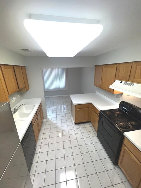 Tiny photo for 476 Raintree Court #2C, Glen Ellyn, IL 60137 (MLS # 12765995)