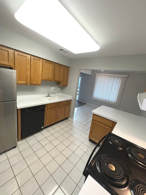 Tiny photo for 476 Raintree Court #2C, Glen Ellyn, IL 60137 (MLS # 12765995)