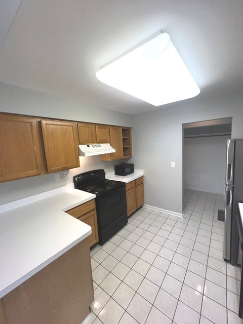 Tiny photo for 476 Raintree Court #2C, Glen Ellyn, IL 60137 (MLS # 12765995)