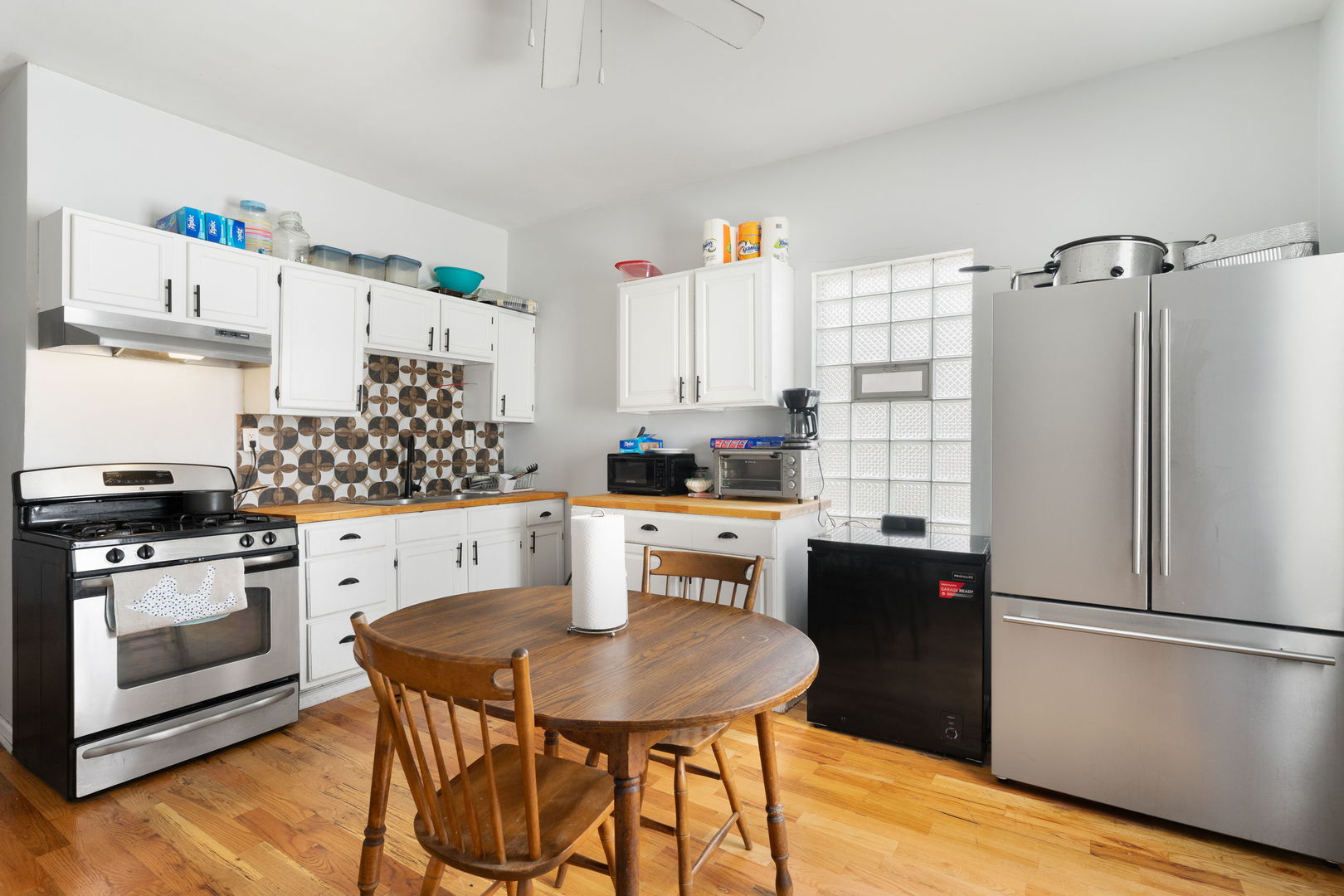 4937 W Gladys Avenue