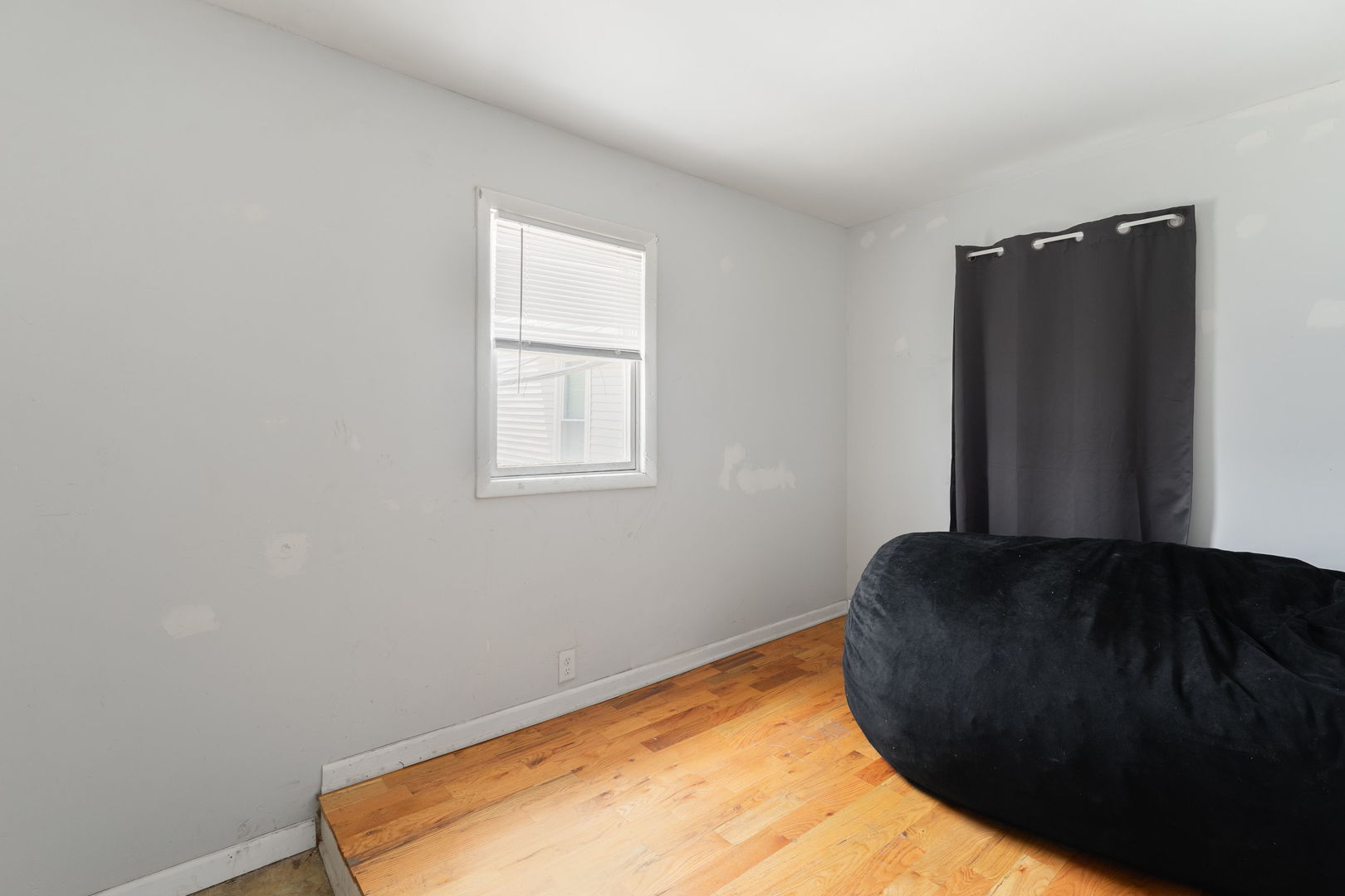4937 W Gladys Avenue