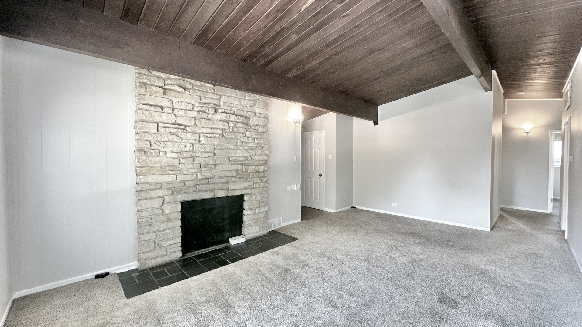 15043 Meadow Lane