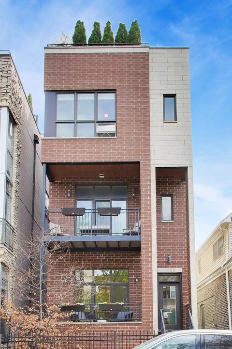 Photo of 1725 W Le Moyne Street #1, Chicago, IL 60622 (MLS # 12630410)