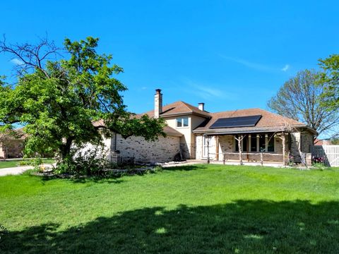 Photo of 16412 Prairie Drive, Tinley Park, IL 60477 (MLS # 12642612)