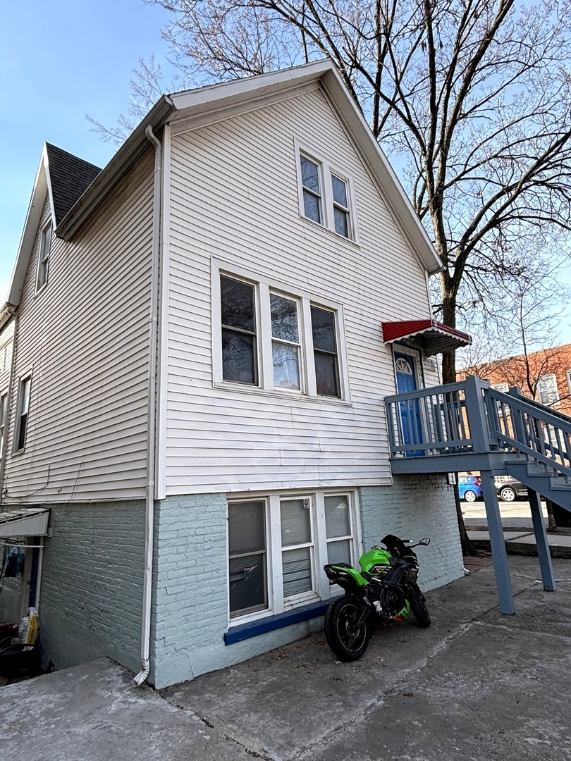 2665 W Medill Avenue