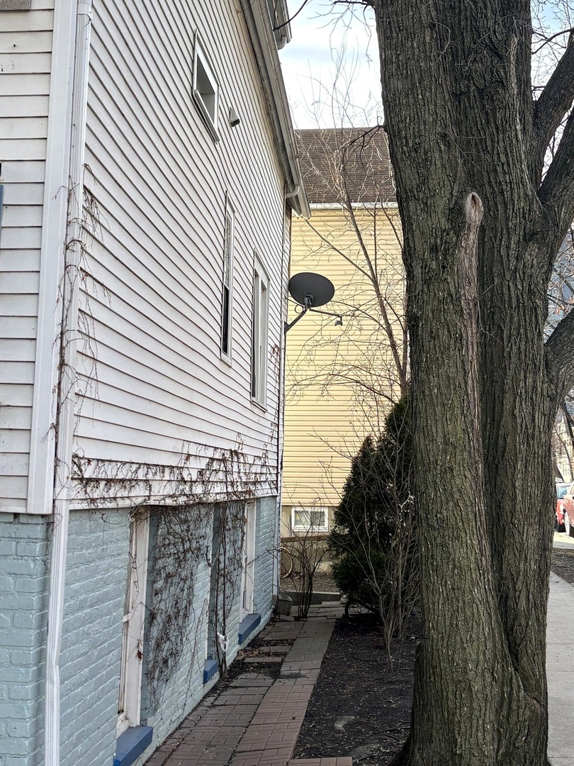 2665 W Medill Avenue