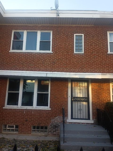 Photo of 5065 W Gladys Avenue #C, Chicago, IL 60644 (MLS # 12510238)