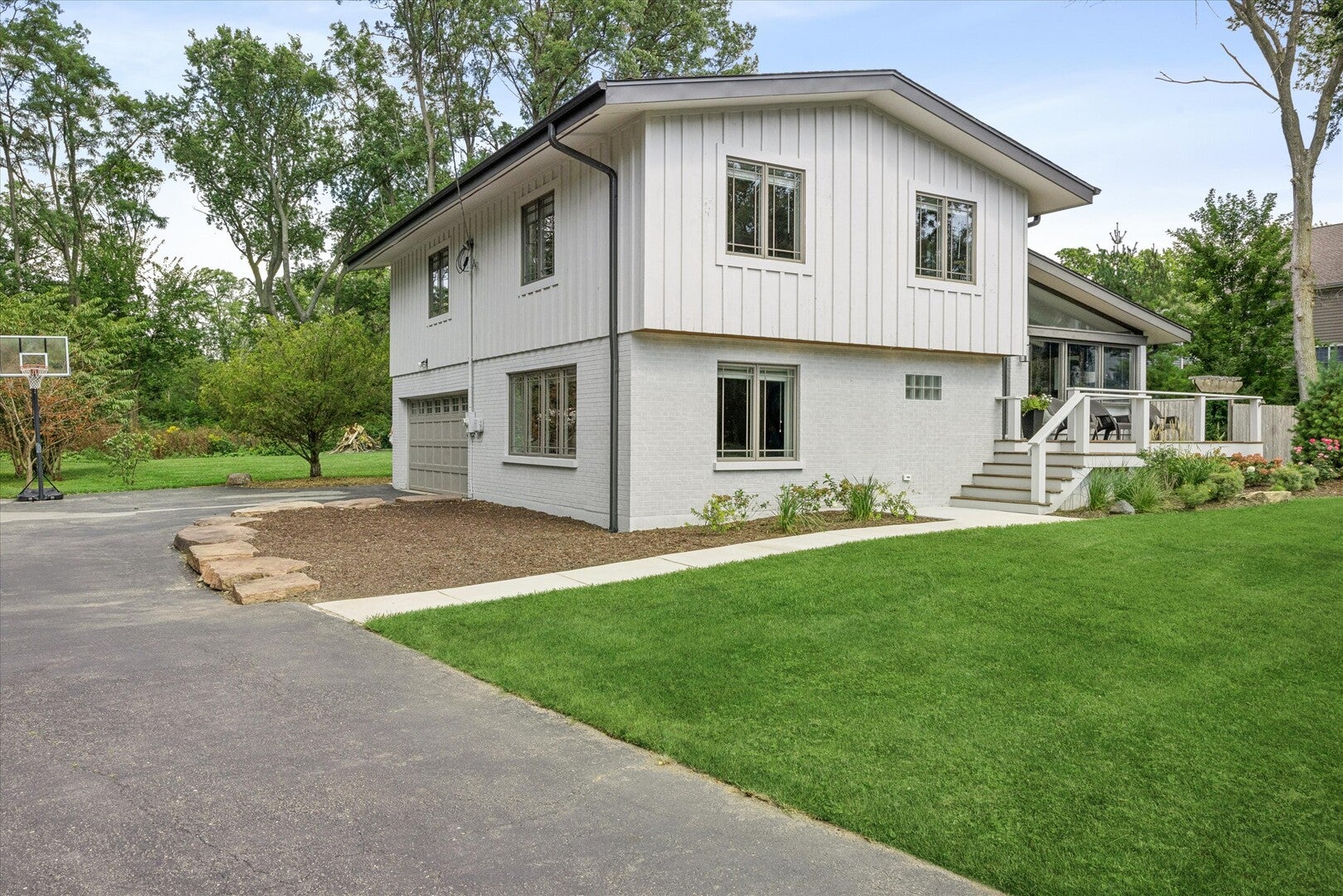 1525 W Wiesbrook Road