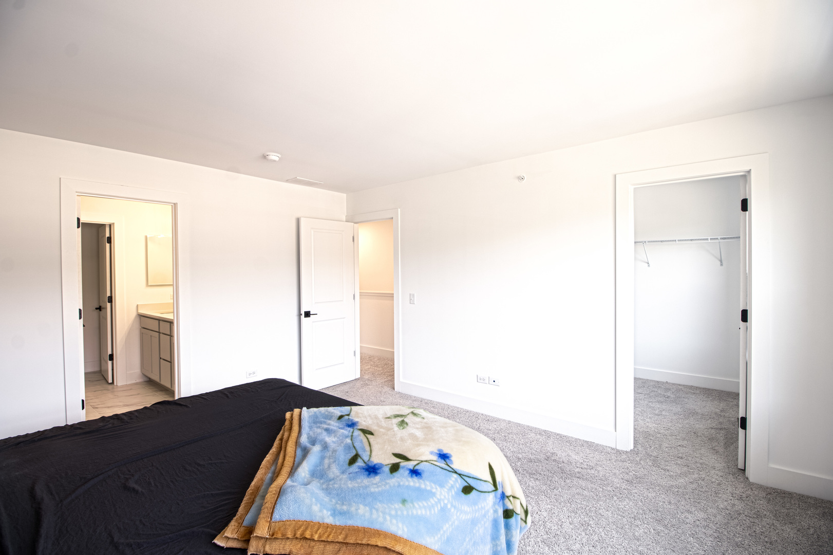 Morton Grove, Illinois 60053, United States, 2 Bedrooms Bedrooms, ,3 BathroomsBathrooms,Residential,Active,235885