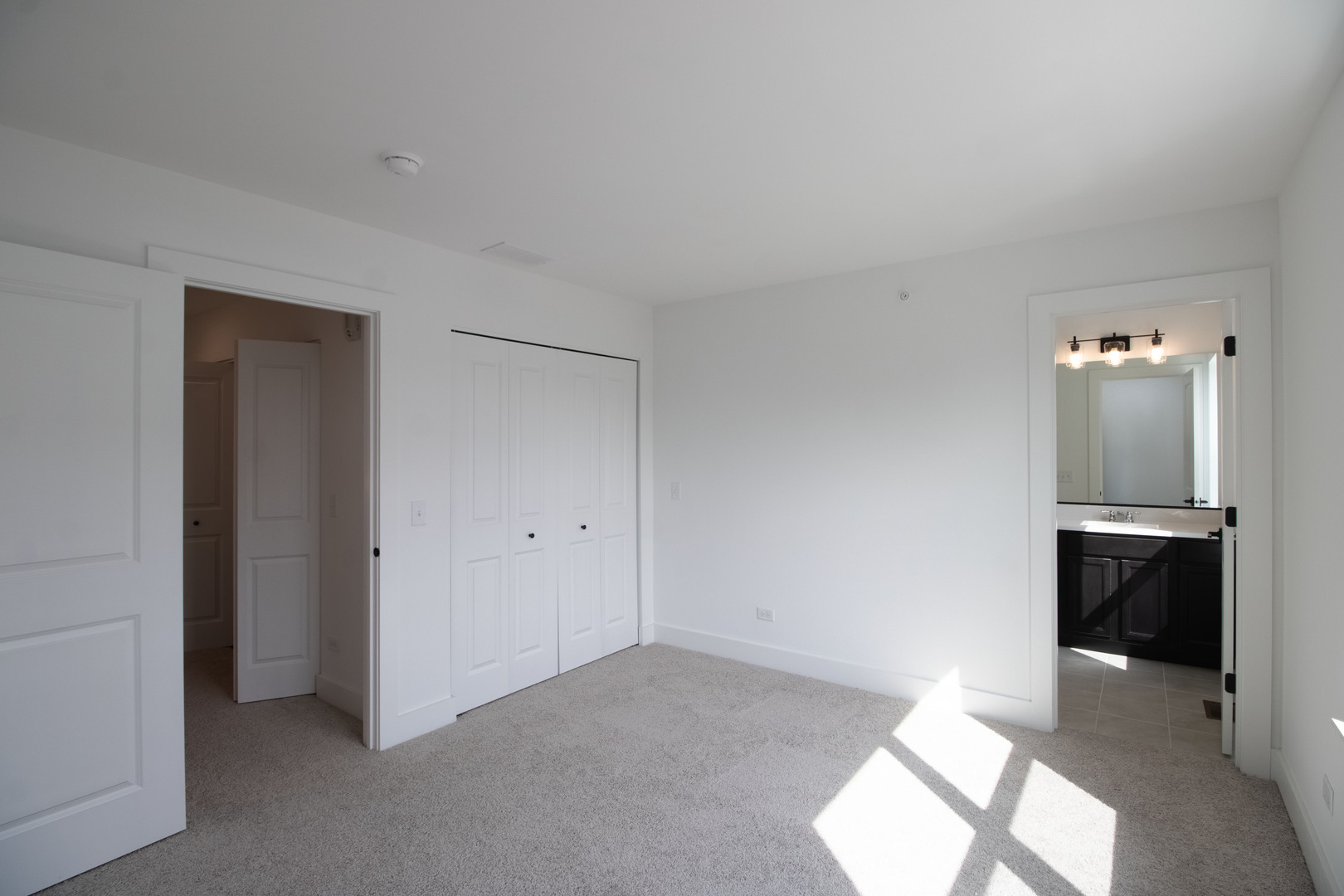 Morton Grove, Illinois 60053, United States, 2 Bedrooms Bedrooms, ,3 BathroomsBathrooms,Residential,Active,235885