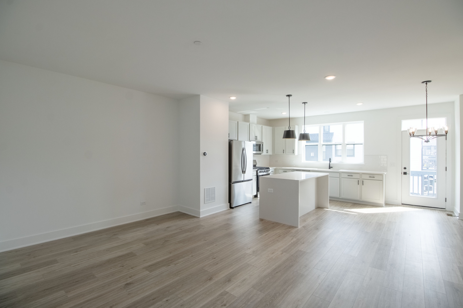 Morton Grove, Illinois 60053, United States, 2 Bedrooms Bedrooms, ,3 BathroomsBathrooms,Residential,Active,235885