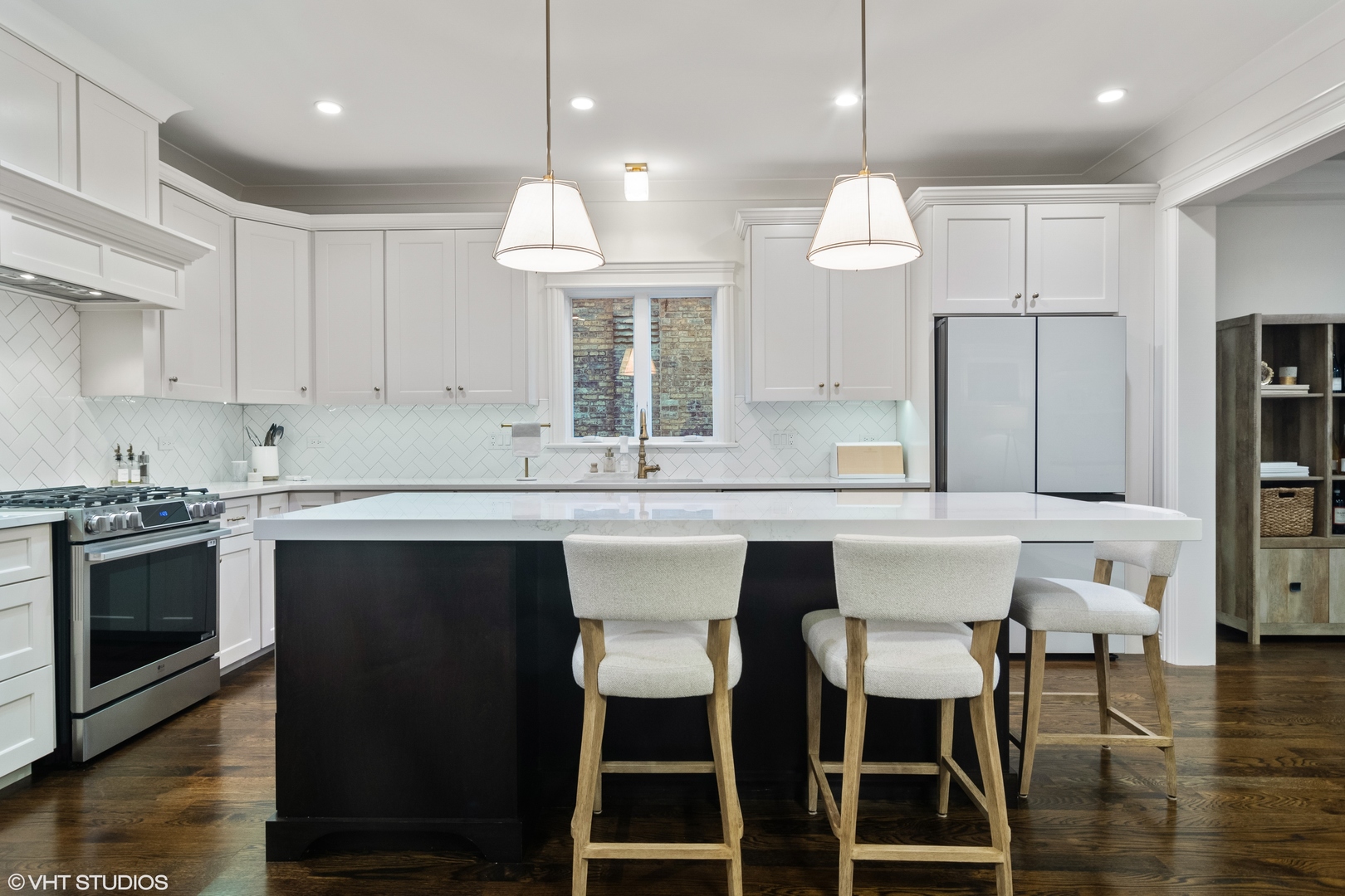 5744 W Ainslie Street