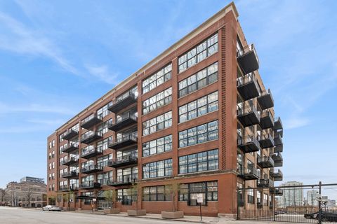 Photo of 525 W Superior Street #325, Chicago, IL 60654 (MLS # 12606921)