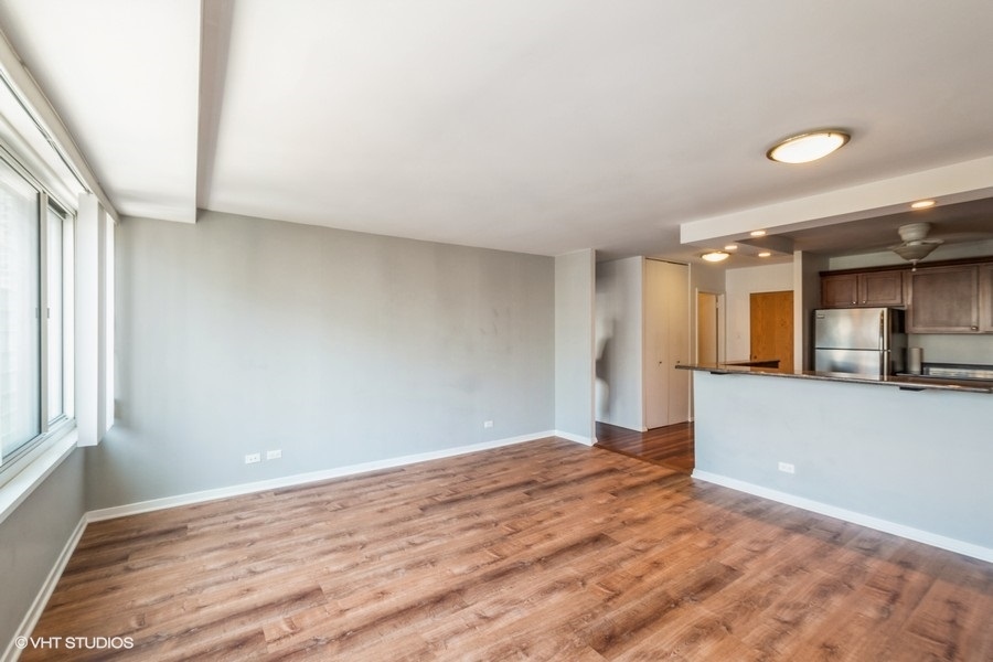 211 E Ohio Street 2704