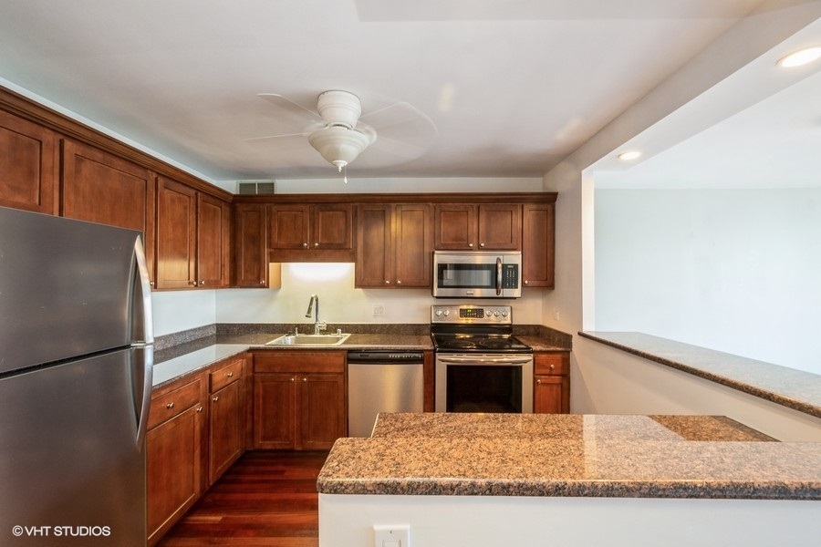 211 E Ohio Street 2704