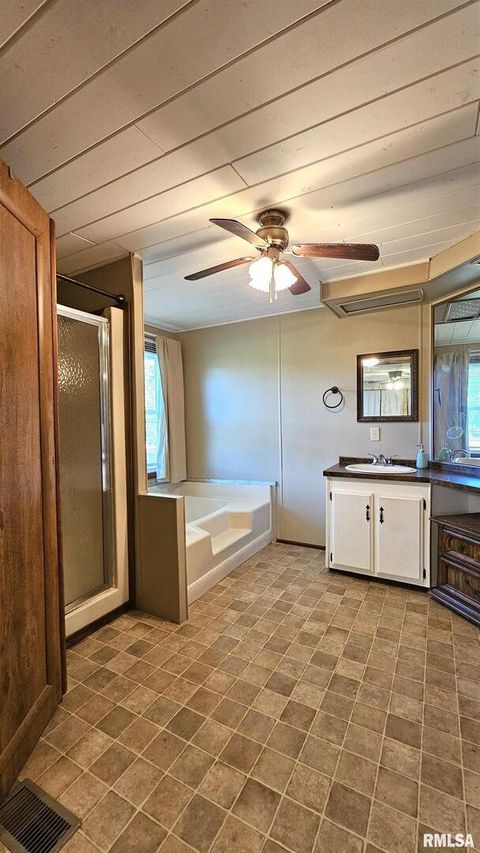 Tiny photo for 14228 Lake Of Egypt Road, Marion, IL 62959 (MLS # EB459900)