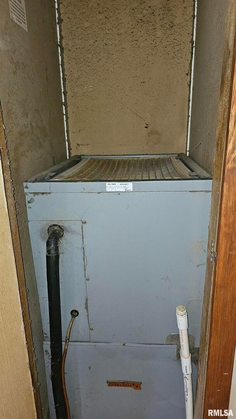 Tiny photo for 14228 Lake Of Egypt Road, Marion, IL 62959 (MLS # EB459900)