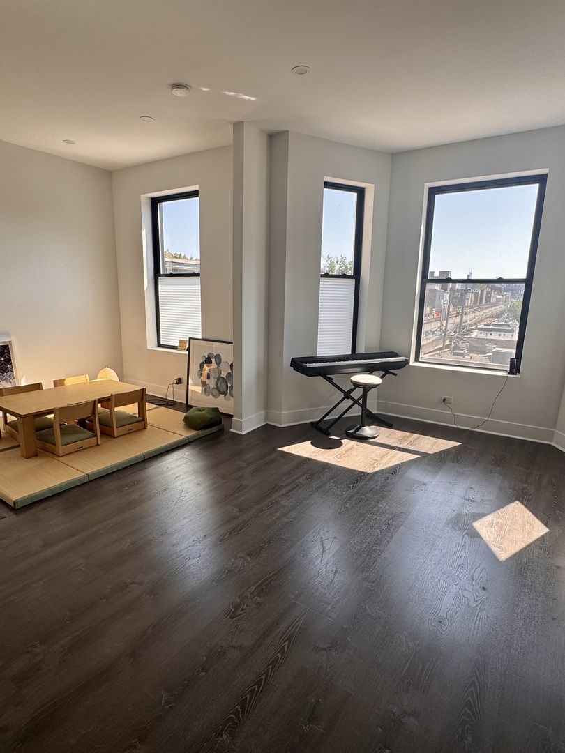 948 W Addison Street 3