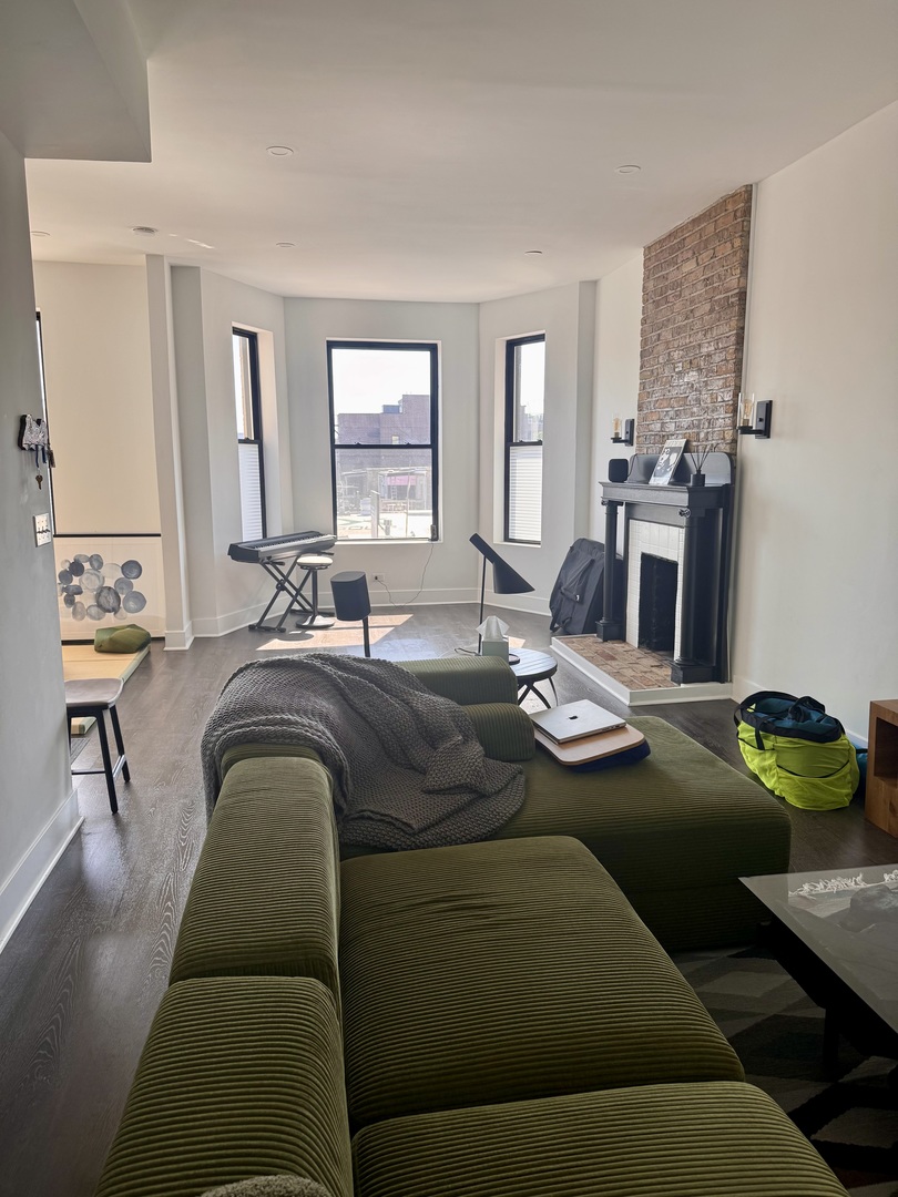 948 W Addison Street 3