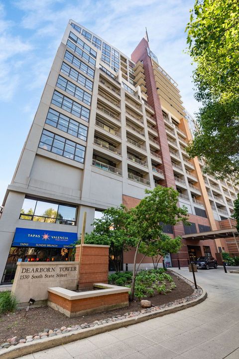 Photo of 1530 S State Street #415, Chicago, IL 60605 (MLS # 12662175)