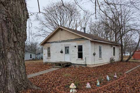 Tiny photo for 502 E Saint Charles Avenue, Mcleansboro, IL 62859 (MLS # 12740115)