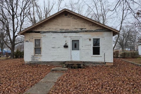 Photo of 502 E Saint Charles Avenue, Mcleansboro, IL 62859 (MLS # 12740115)