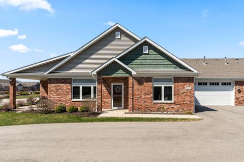35 Briden Lane 35 Sycamore IL 60178