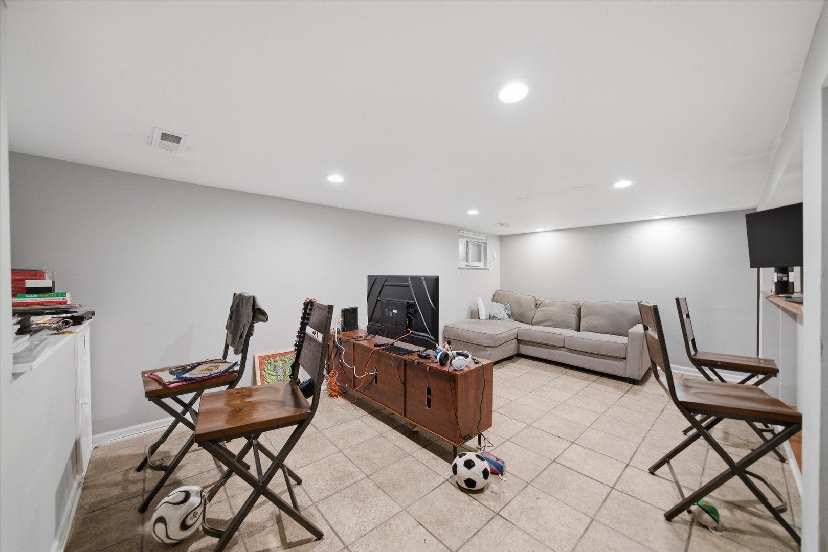 3208 N Seminary Avenue