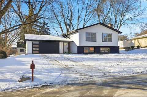 Photo of 48 Starling Lane, Naperville, IL 60565 (MLS # 12557330)