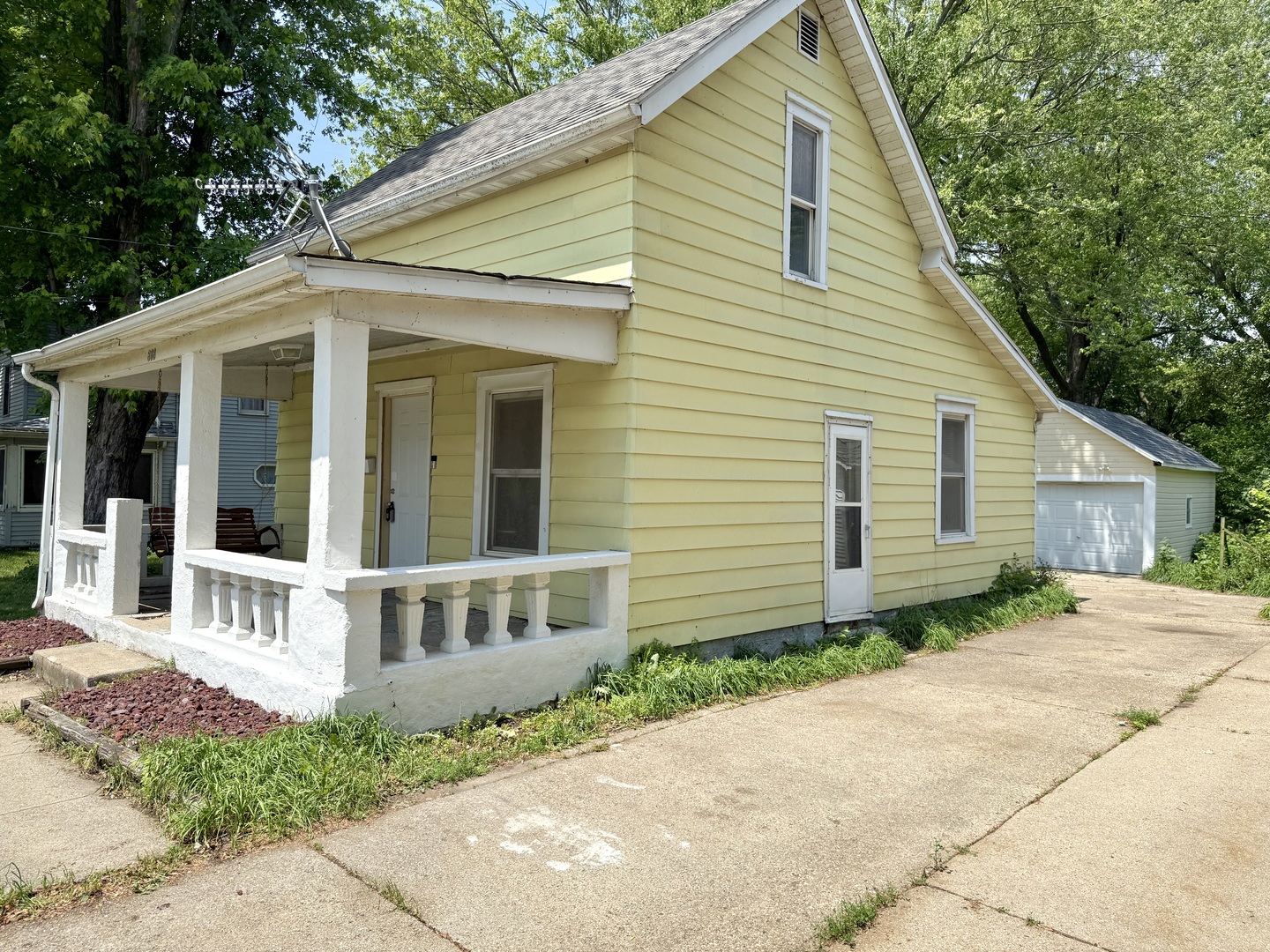 808 W 5th Street