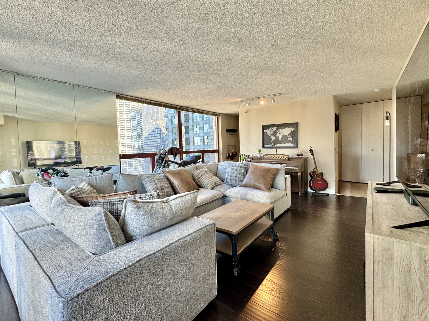 200 N DEARBORN Street 3207