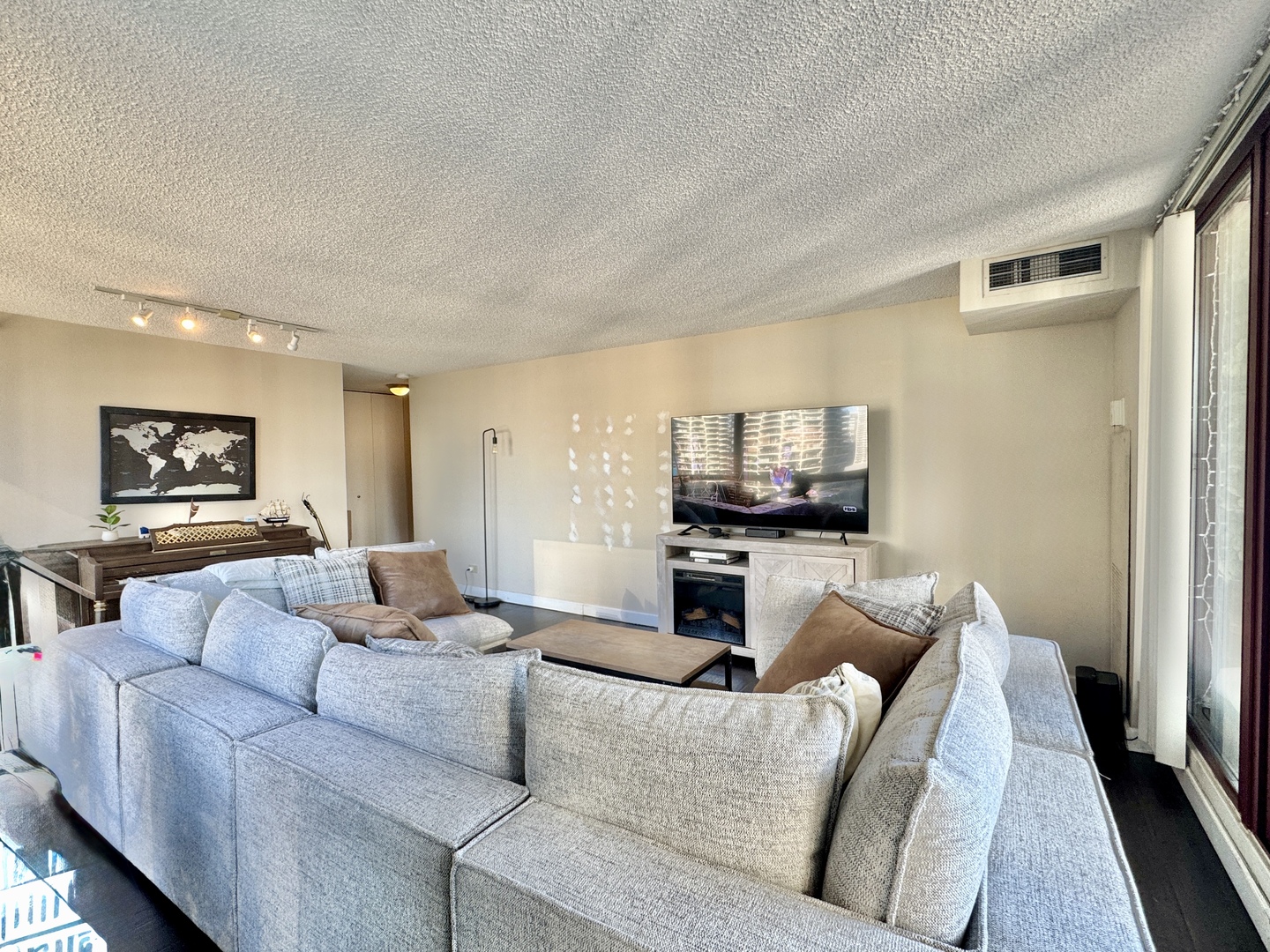 200 N DEARBORN Street 3207