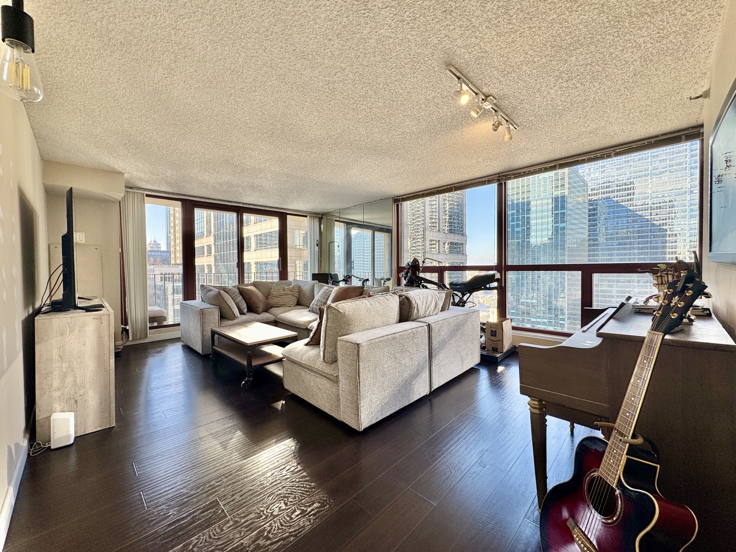 200 N DEARBORN Street 3207